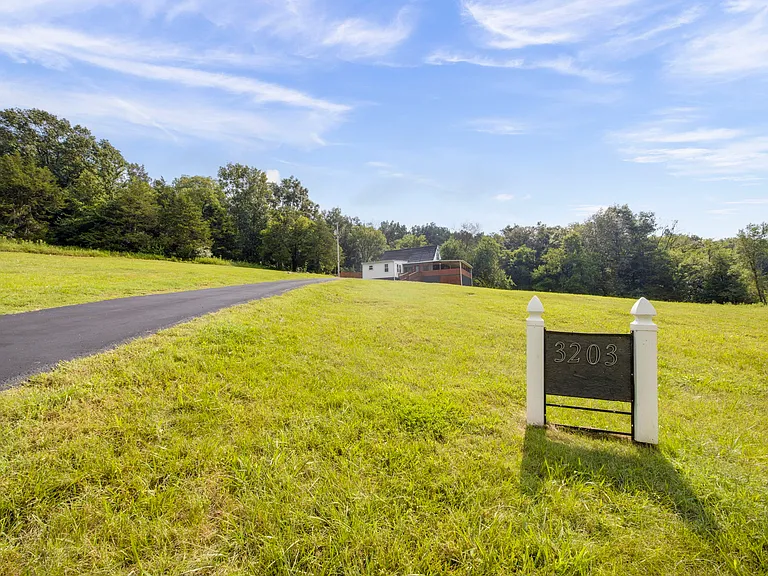 3203 Statesville Rd — Photo 2