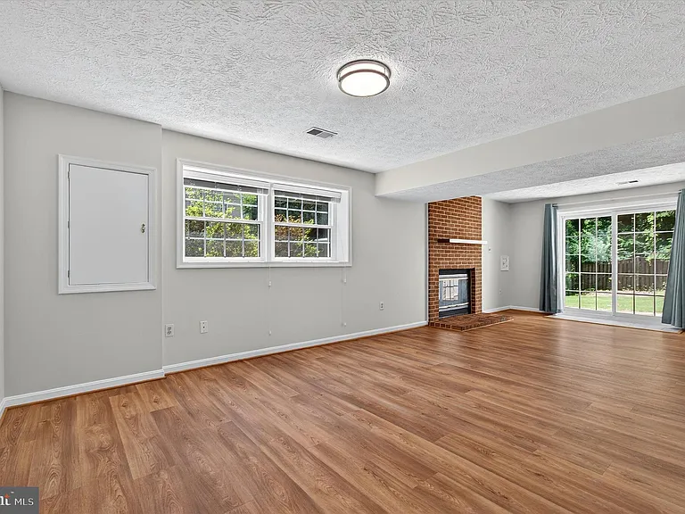 8405 Overlook St — Photo 27