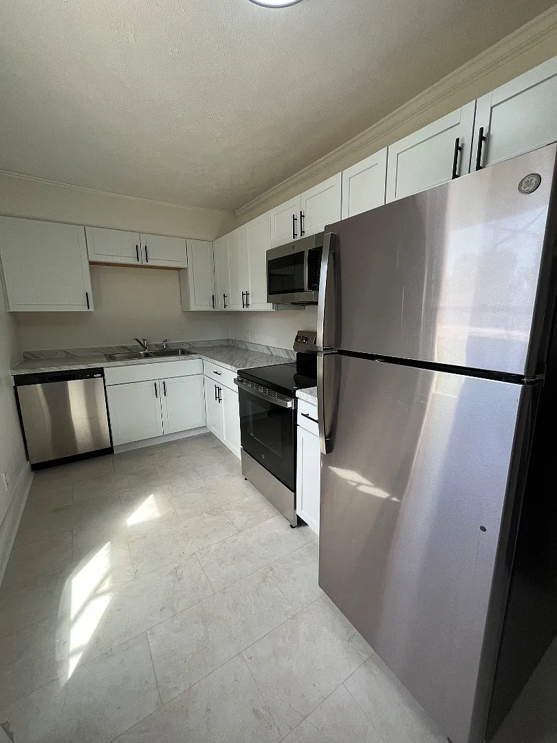1725 Avenue G — Photo 2