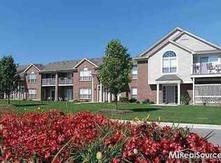 28348 Adler Park Dr S, Chesterfield Township, MI 48047