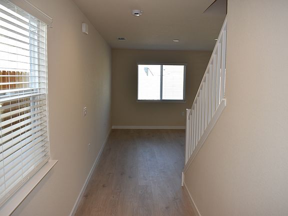 5th image of 451 Peppercorn Dr