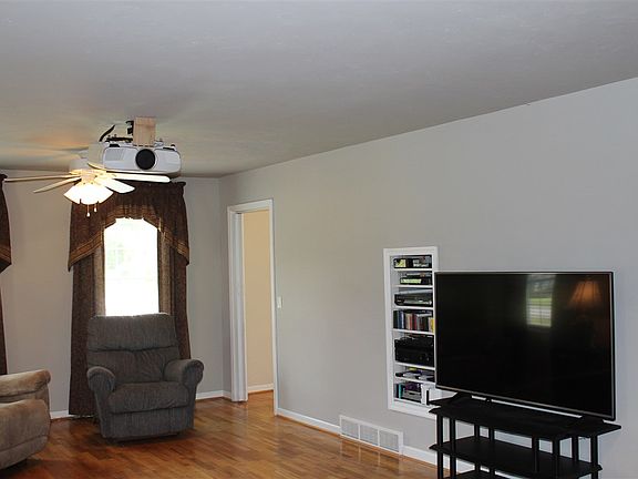 2nd image of 1520 Kirkwood Dr