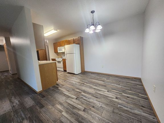 3rd image of 3219 S Sycamore Ave #104