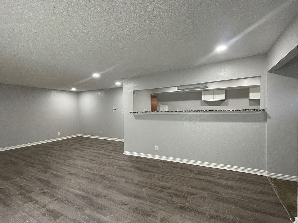 1st image of 6016 Westridge Ln APT 411