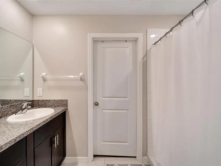 403 Royal Empress Dr — Photo 37