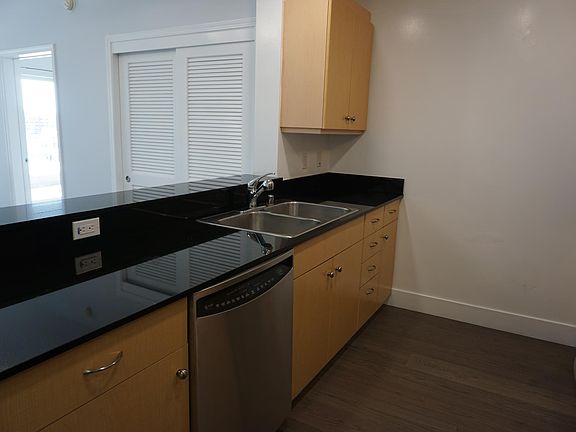 2nd image of 140 S Van Ness Ave Unit 640