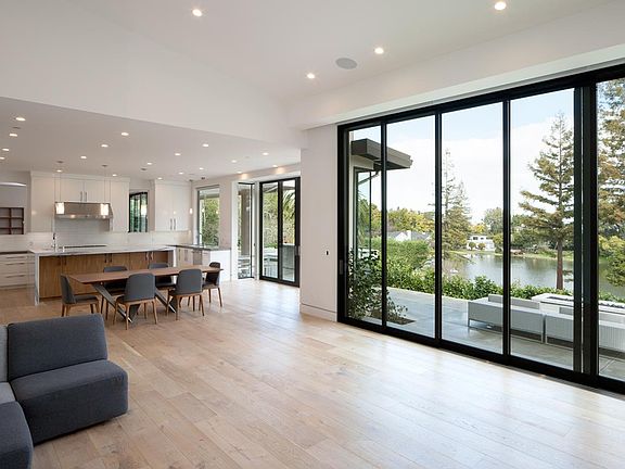 3rd image of 1003 Lakeview Way