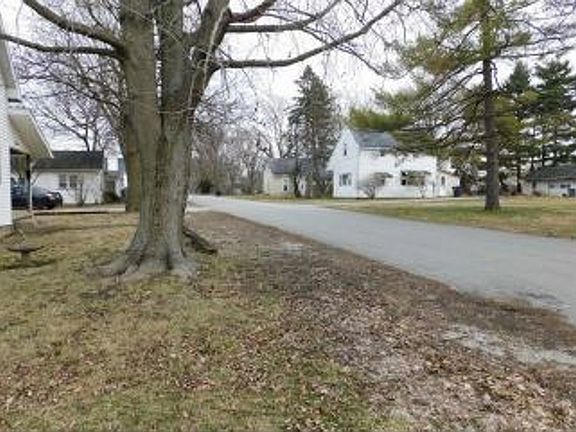 Exterior Neighborhood (street photo)