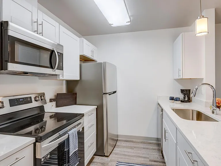 Rock Pointe Apartments — Photo 13