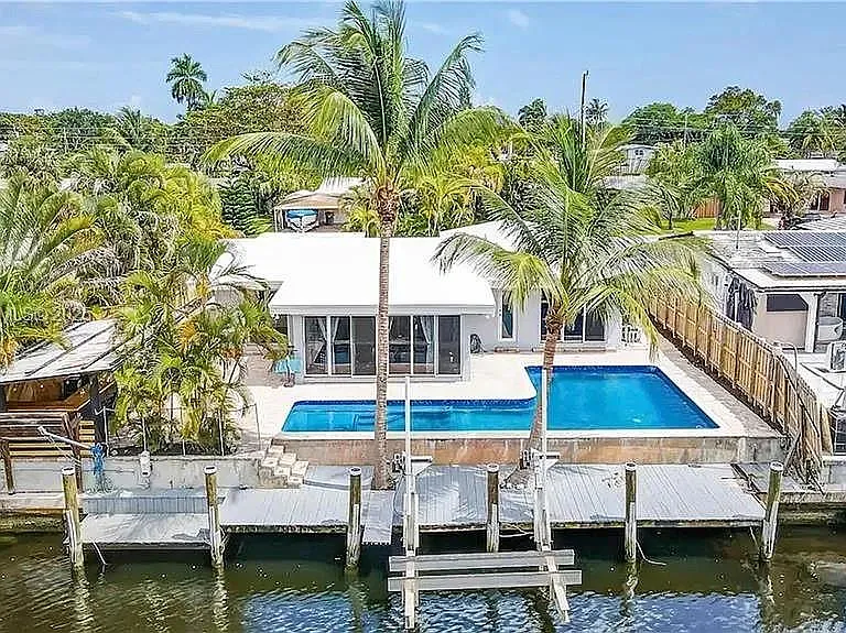 2525 Gulfstream Ln — Photo 1