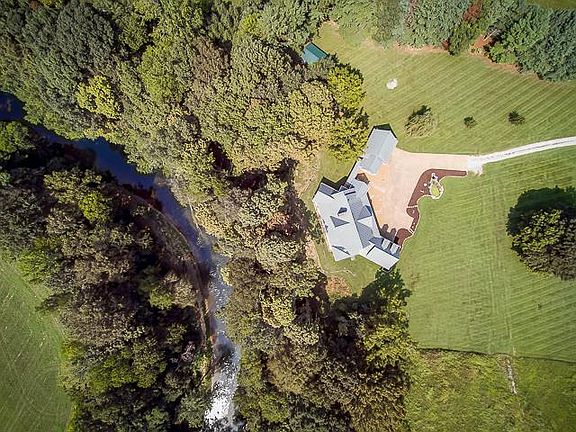 3rd image of 335 Barren Bluff Ln