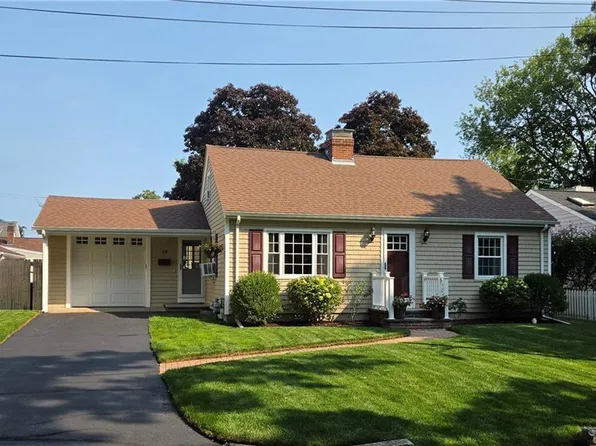 10 Willington Rd, Pawtucket, RI 02861