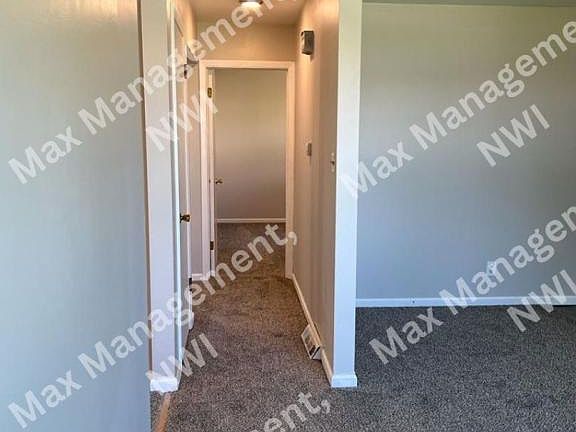 3rd image of 2624 Jewett Ave