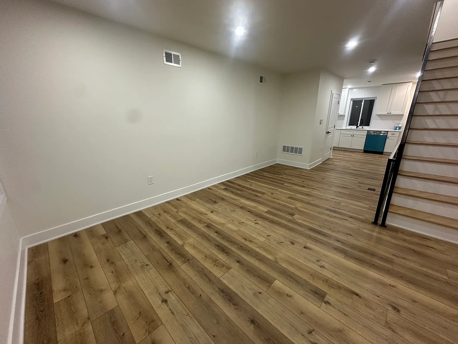 2 bed, 1.5 bath, 1380 sqft, $2,400 — Photo 3