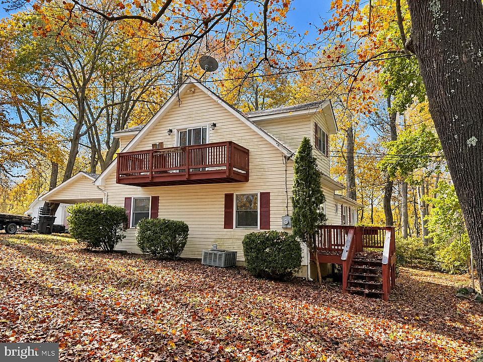 2nd image of 822 Summit Point Dr