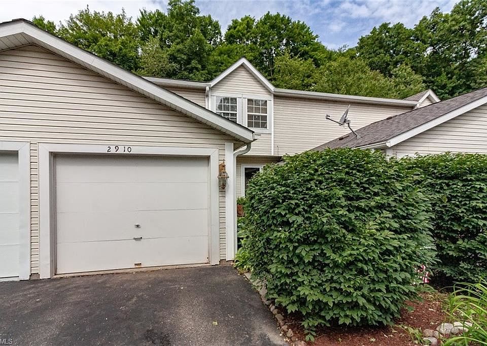 1st image of 2910 Heatherwood Ct