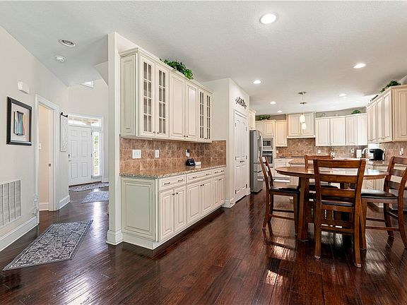 4th image of 106 Victoria Ct