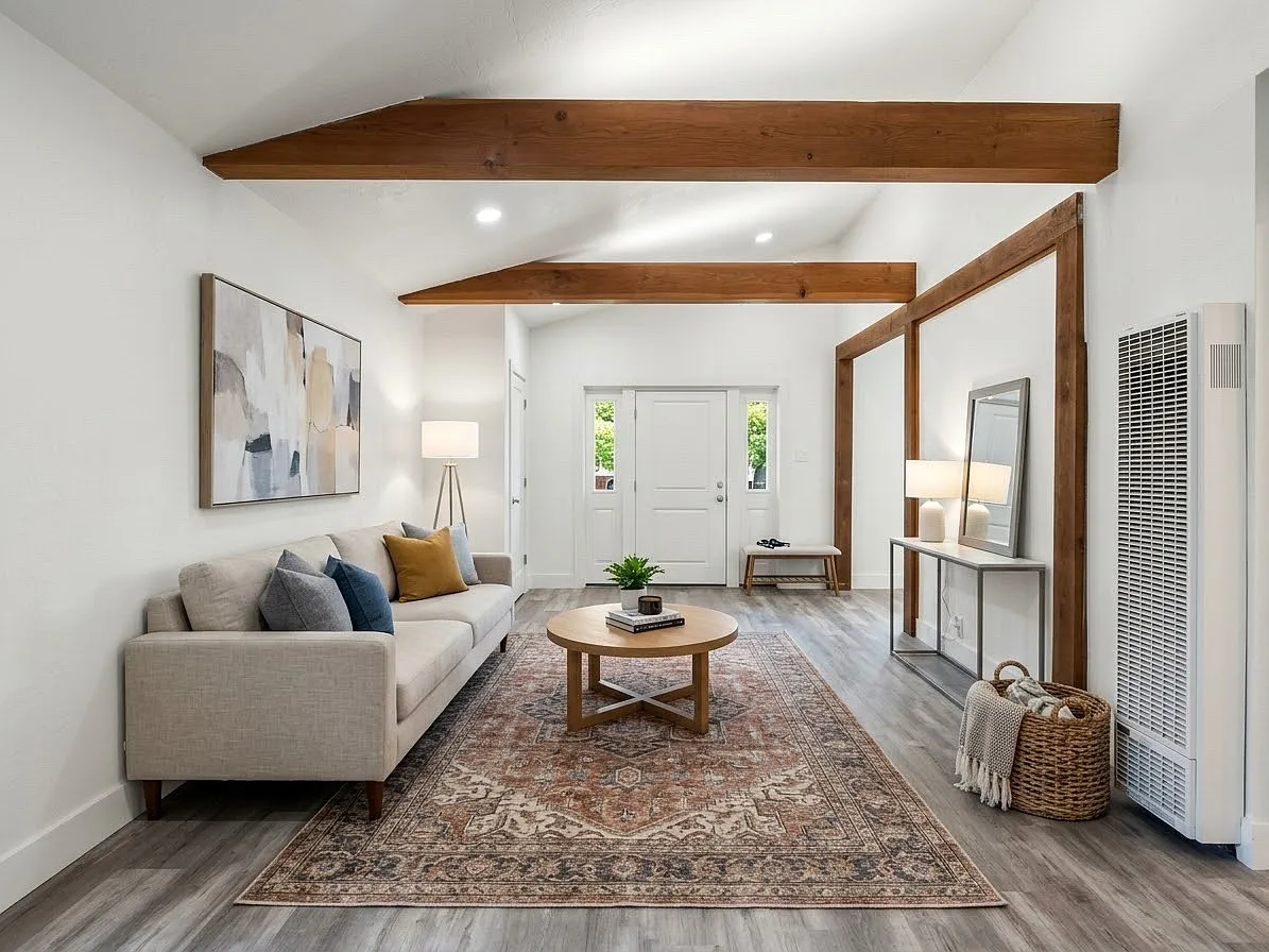 3 bed, 900 sqft, $3,300 — Photo 2