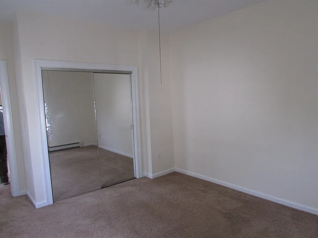 2 bed, 1.0 bath, 1300 sqft, $2,500 — Photo 3
