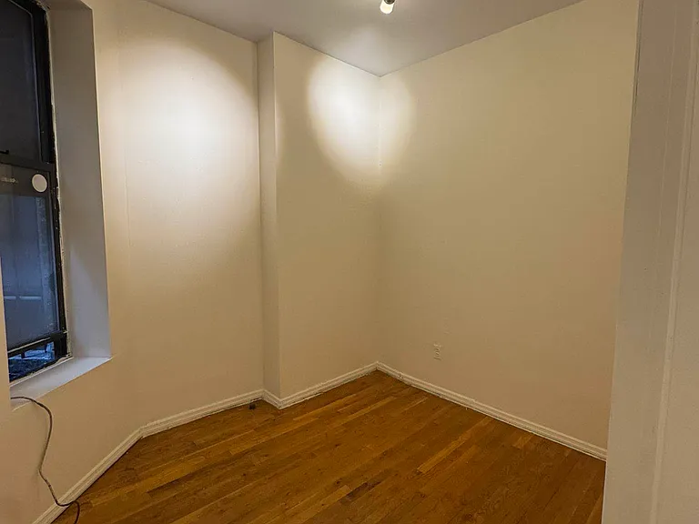 449 W 37th St #2FE — Photo 9