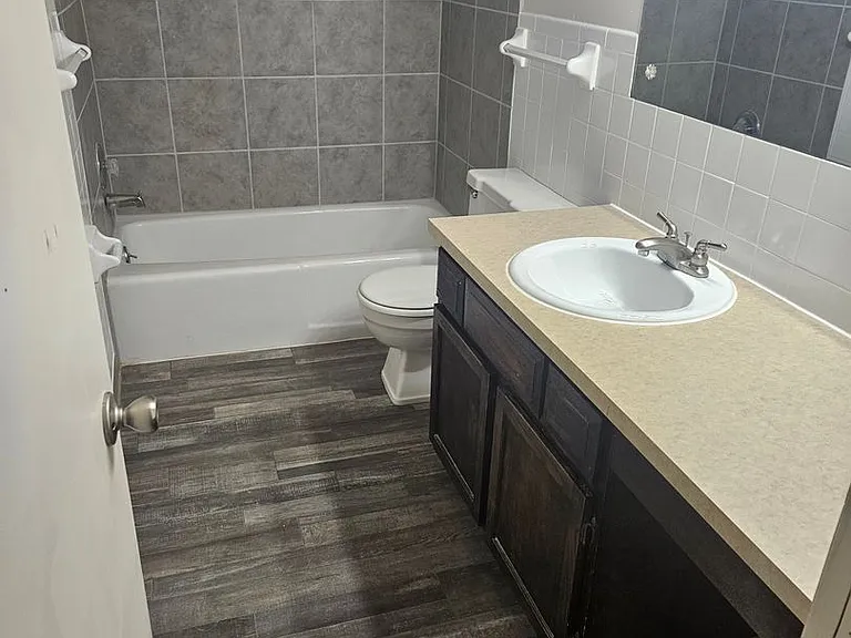 Citadel Apartments — Photo 24