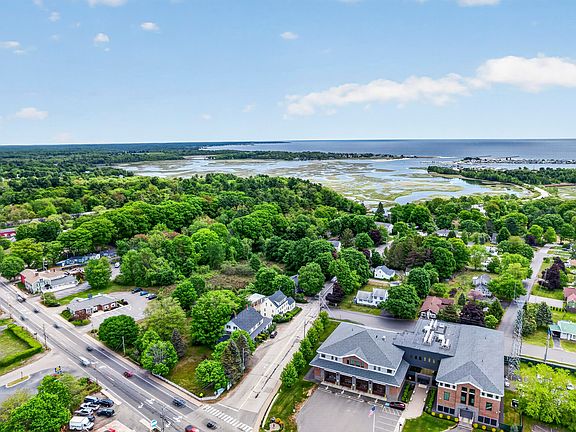 4th image of 32 Harbor Road