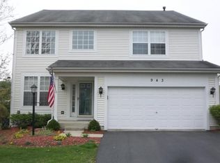 943 Concord Cir, Mundelein, IL 60060