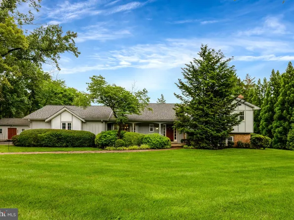 1013 Wilhelm Dr, Great Falls, VA 22066