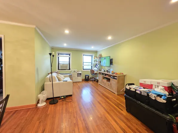 118-60 Metropolitan Avenue image 1 of 12
