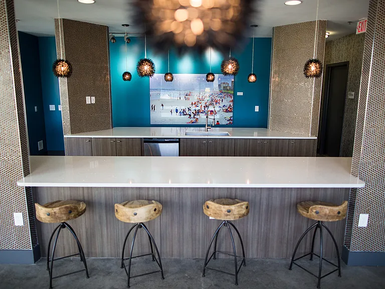 Aqua Lounge