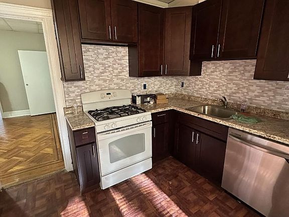 4th image of 184 Terrace Ave Floor 1