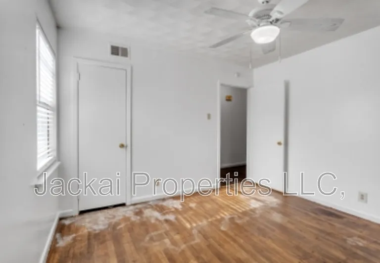 814 E Centennial St — Photo 20