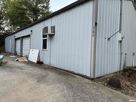 2nd image of 996 Forest Ave