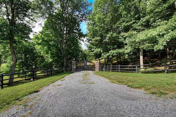 3rd image of 312 Foxdale Ln