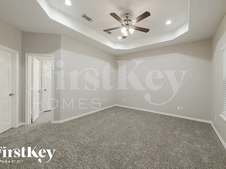 295 Cypress Dr — Photo 10