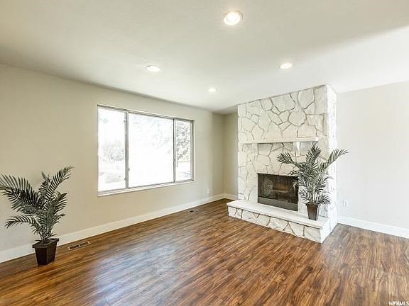 3rd image of 551 N Sir Anthony Cir