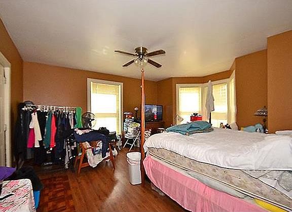 5th image of 802 East St