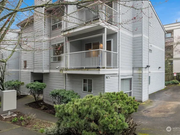11223 Corliss Avenue N #204, Seattle, WA 98133