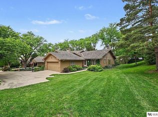 10262 Fieldcrest Dr, Omaha, NE 68114