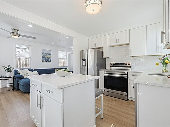 4th image of 132 Sumner St
