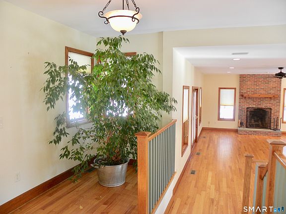 4th image of 23 Harbor Road