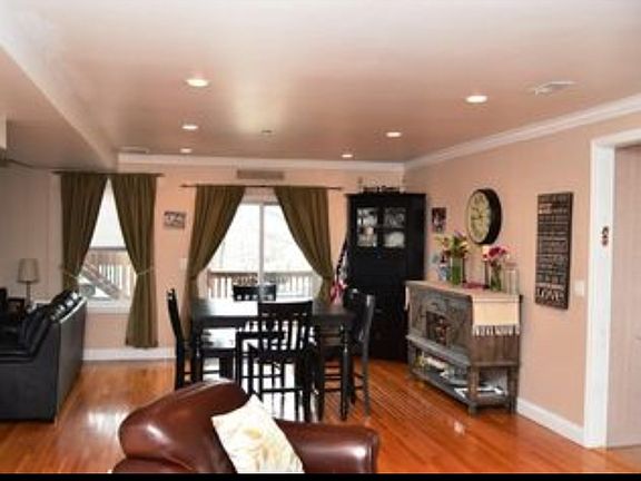 5th image of 43 Port Norfolk St Floor 2