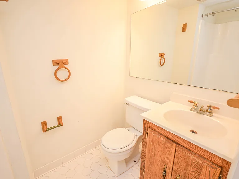 122 Roberts Ln #400 — Photo 17