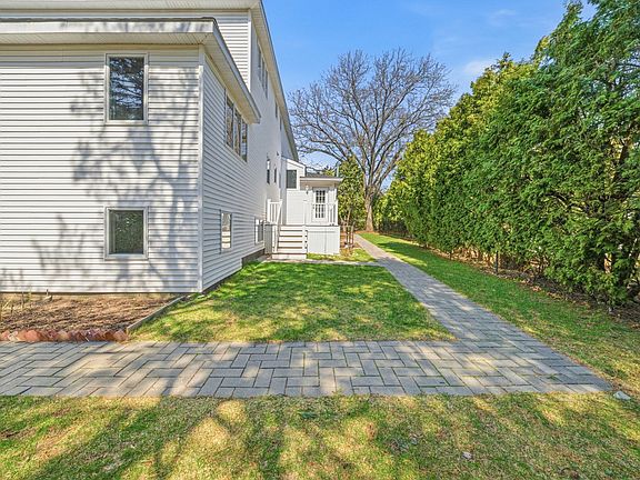 3rd image of 124 Deborah Rd