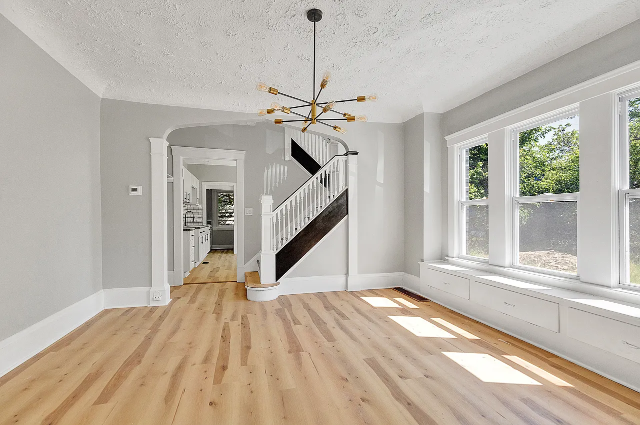 5 bed, 3670 sqft, $1,600 — Photo 4