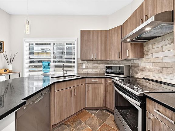 5th image of 605 N 15th Ave SW #27