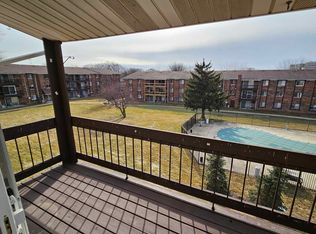 1049 S Main St #216, Crown Pt, IN 46307