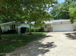 54801 Indian Lake Rd, Dowagiac, MI 49047