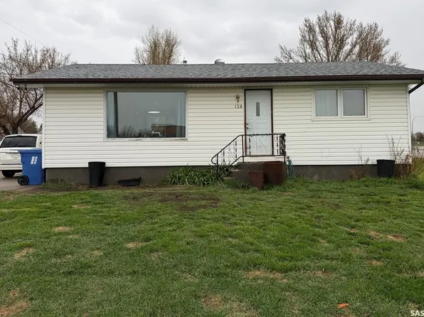128 9th AVENUE E, Melville, SK S0A 2P0