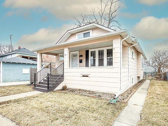 2nd image of 909 Arthur AVENUE